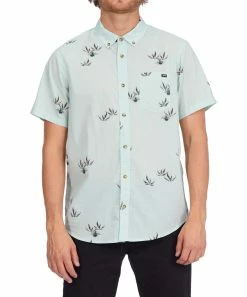 New ⌛ Billabong Seamist Sundays Short-Sleeve Button-Up - Men 😉